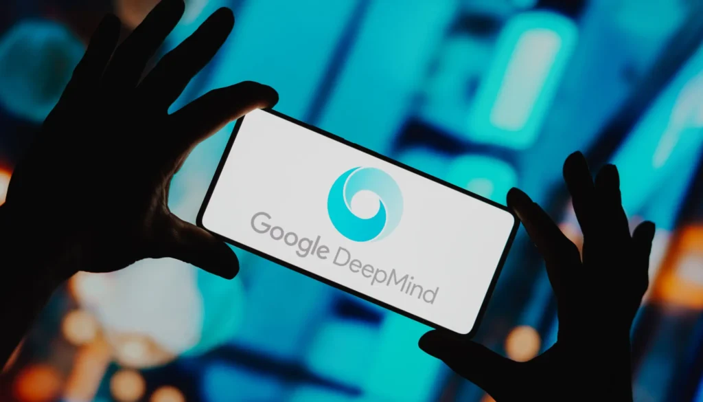 الرئيس التنفيذي لـ Google DeepMind: الذكاء الاصطناعي العام قد يستغرق عقدًا للوصول إلى مستوى الذكاء البشري