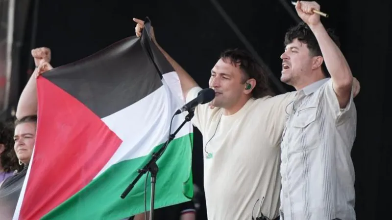 انسحابات جماعية من مهرجان بريطاني بعد منع رفع العلم الفلسطيني