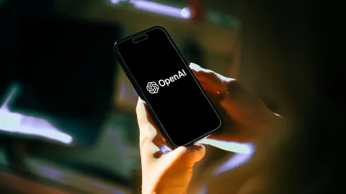 شركة "OpenAI" تطور جهاز ذكاء اصطناعي ثوري بدون شاشة
