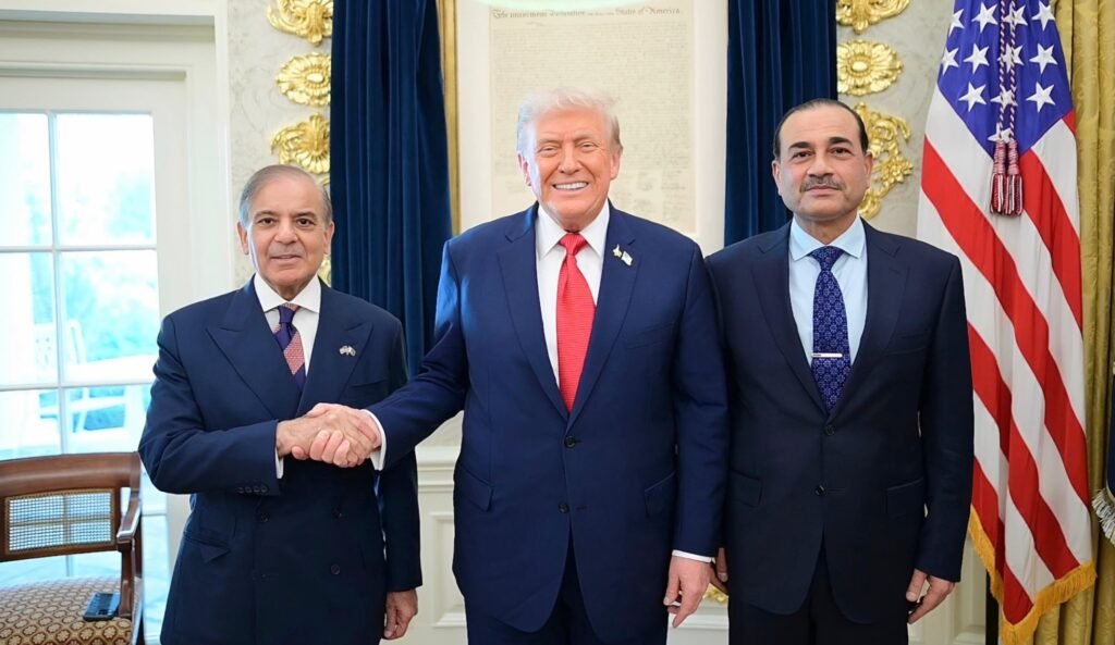 طائرة مقاتلة ودبلوماسية صامتة: قراءة في رسائل الشارات خلال اجتماع ترامب وشريف