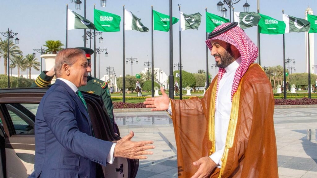 باكستان تؤكد دعمها للرياض وتحذر من مخاطر التحركات الأحادية في اليمن