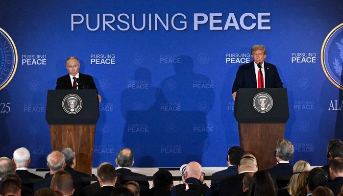 قمة بوتين – ترامب: وعود بتطبيع العلاقات وتعثر في ملف أوكرانيا
